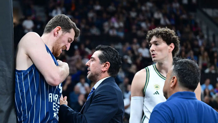 Ergin Ataman, Anadolu Efes'i Cedi'yle geçti