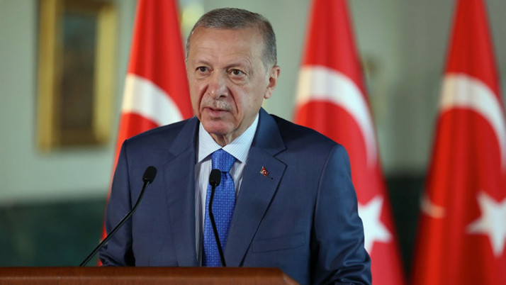 Cumhurbaşkanı Erdoğan cuma namazını Hz. Ali Camisi'nde kıldı