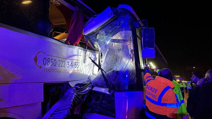 İki otobüs çarpıştı! Feci kazada yaralılar var