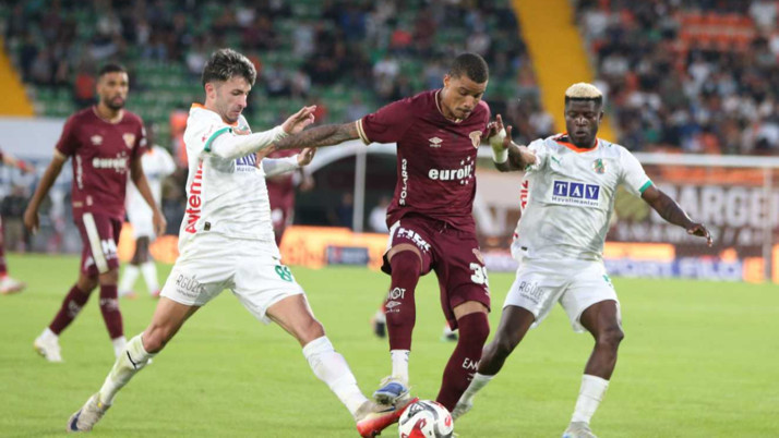 Göztepe, ilk mağlubiyetini Alanyaspor'dan aldı