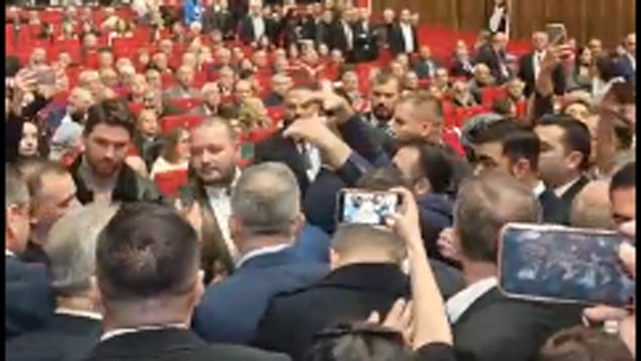 CHP Kocaeli il kongresinde gazetecilere saldırı