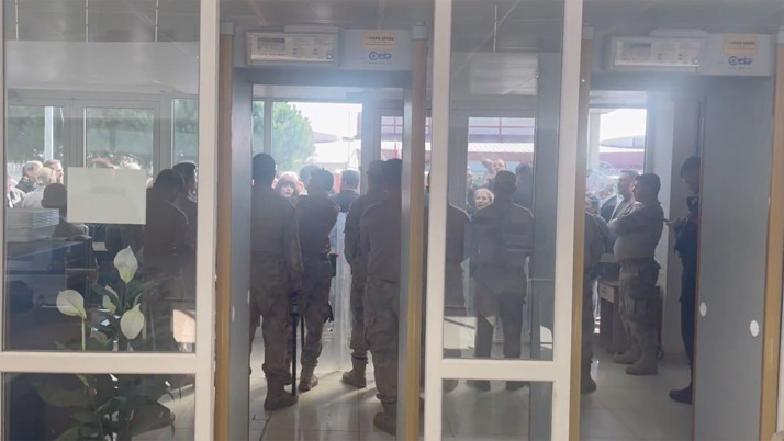 Ekrem İmamoğlu diploma davasında yeni gelişme! İmamoğlu çıkmak istemedi