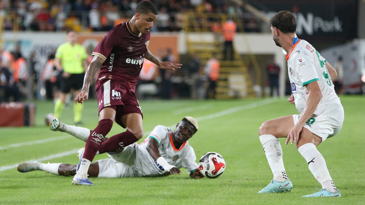 En az gol yiyen Göztepe 8 hafta sonra namağlup ünvanını kaybetti