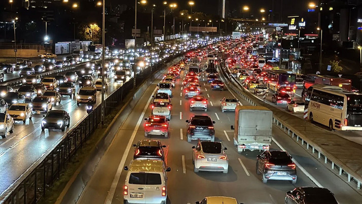 İstanbul'da akşam saatlerinde trafik yoğunluğu: Yüzde 78'e ulaştı