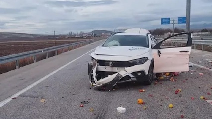 Afyon'da korkunç kaza! Tır ile otomobil çarpıştı: 1 ölü, 1 yaralı...
