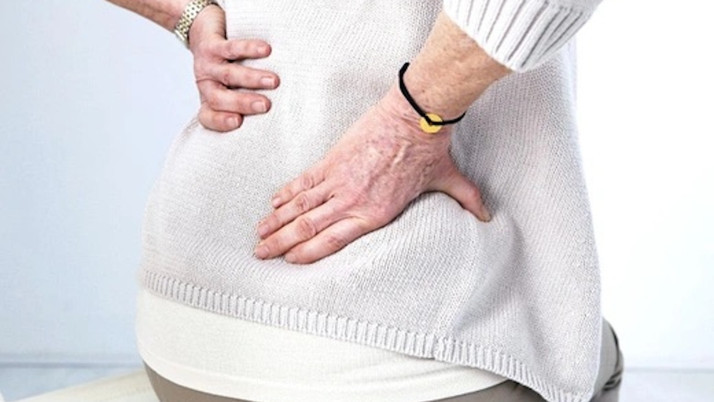 Sırt bölgesinde kemik ağrısına dikkat! Kemik erimesinin belirtisi olabilir...