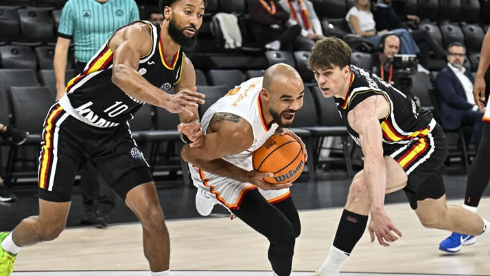 Galatasaray evinde Würzburg'u devirdi