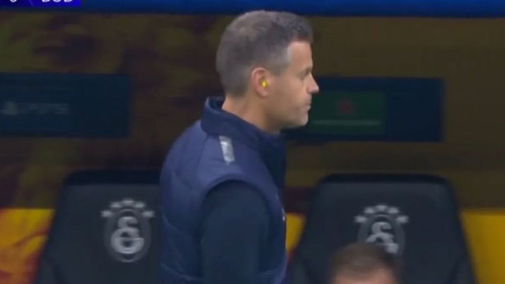 Kjetil Knutsen, kulak tıkacı taktı