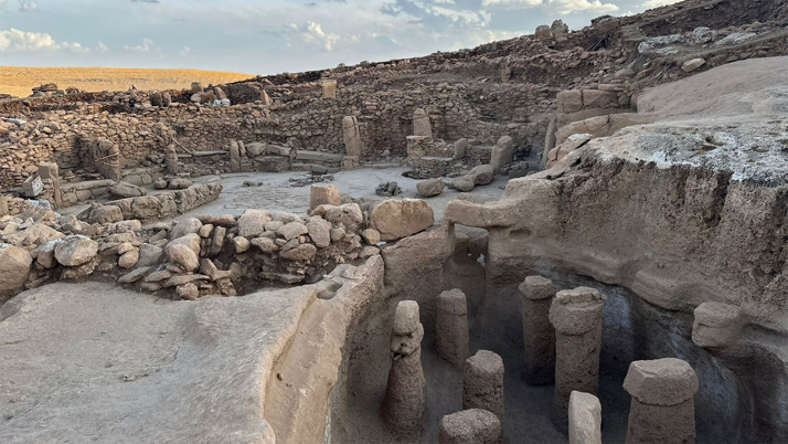 Karahantepe'de bulunan T yüzlü heykel arkeologları heyecanlandırdı bu heykele...