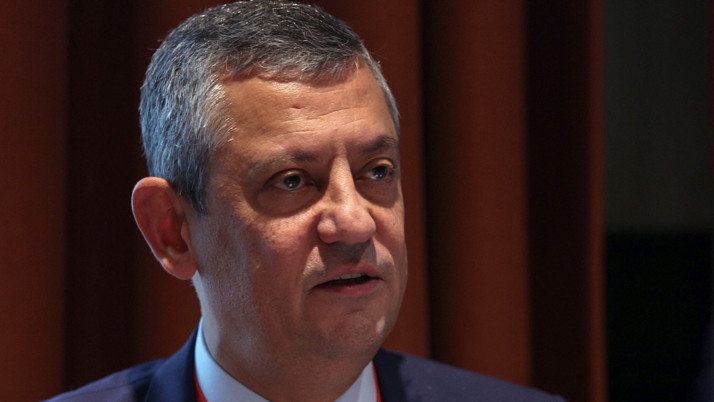 CHP lideri Özgür Özel Lütfü Savaş'a demediğini bırakmadı! Çok sert sözler