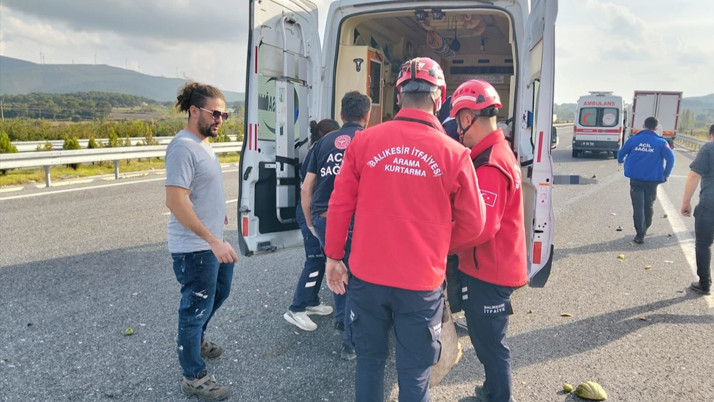 Balıkesir'de kamyonet ve otomobil çarpıştı: 1 kişi öldü, 1 kişi yaralı