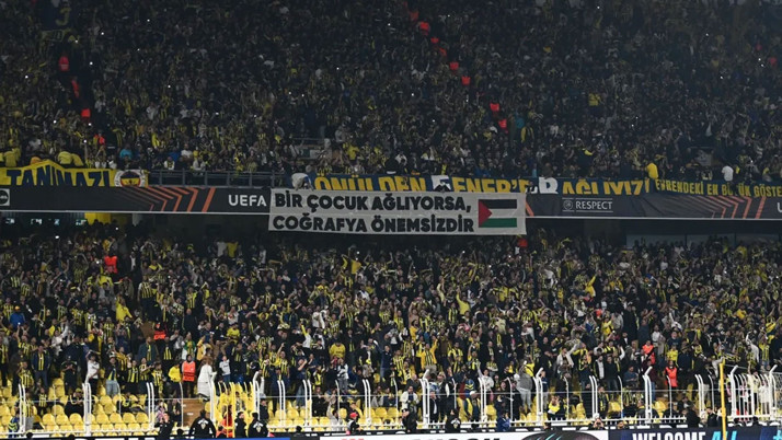 Fenerbahçe taraftarından Filistin'e destek pankartları