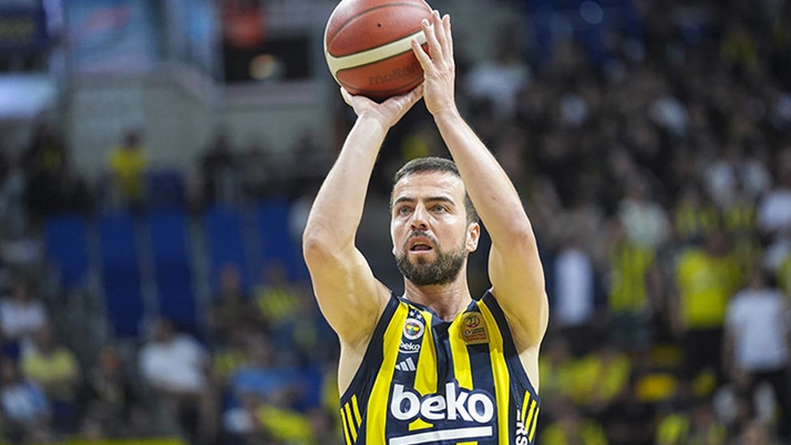 Fenerbahçeli basketbolcu Melih Mahmutoğlu alkollü araç kullanırken yakalandı