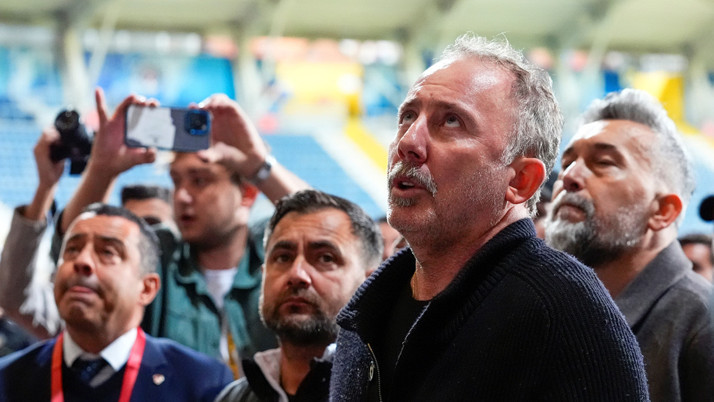 Sergen Yalçın, Kasımpaşa maçının ardından taraftarla görüştü