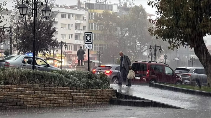 Tekirdağ'da sağanak etkili oldu! Sürücüler aman dikkat