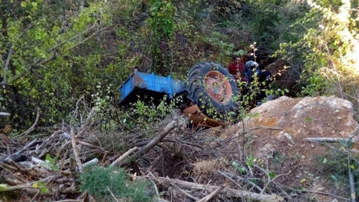 Traktörün altında kalan sürücü hayatını kaybetti
