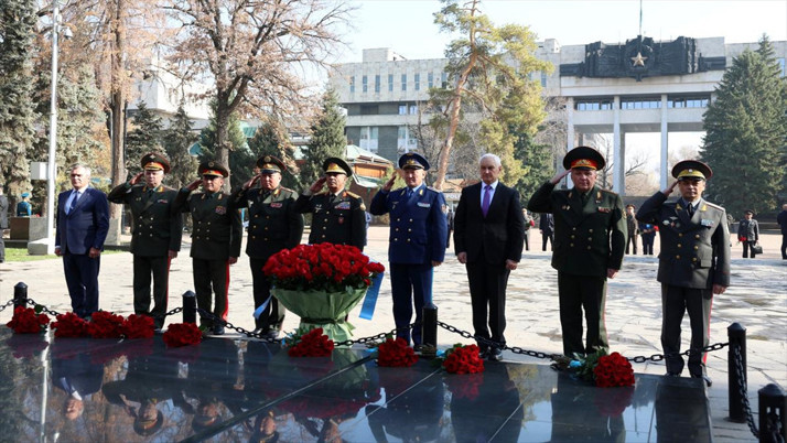 Kazakistan'da BDT üyesi ülkelerin savunma bakanları toplandı