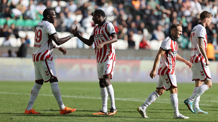 Samsunspor deplasmanda 3 puanı 3 golle aldı