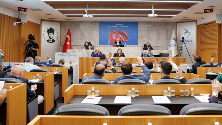 Beylikdüzü Belediye Meclisinde '3 köye 3 meydan' vaadi tartışması