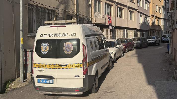 Sesleri duyan komşular ekiplere haber verdi! Beraber yaşadığı erkek arkadaşı...