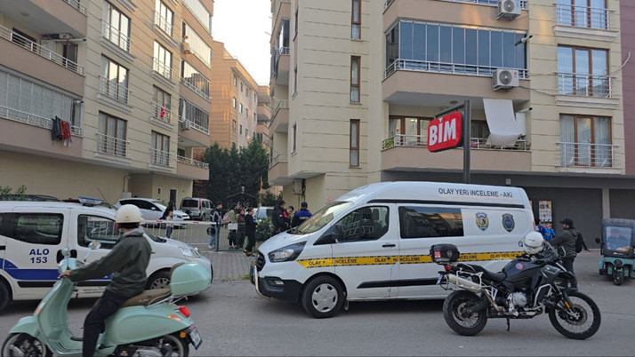 Zincir markette kesiyer olarak çalıyan kadın boşandığı eski eşiyle karşılaşınca...