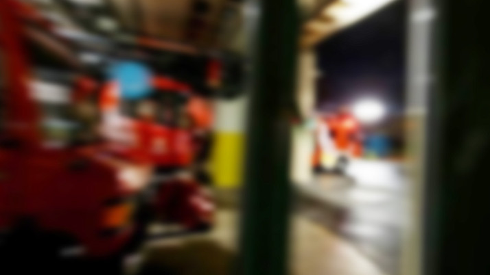 Oto galeride yangın çıktı! 5 araç alev alev yandı