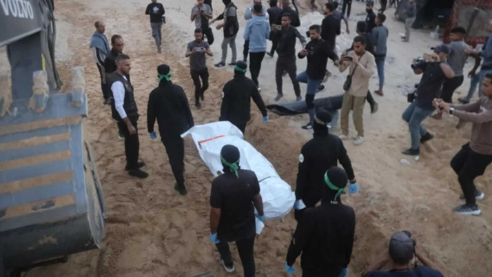 Hamas, bir esirin cesedini daha Kızılhaç'a teslim etti