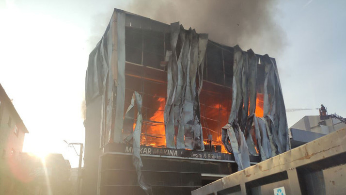 Dilovası'ndaki yangın sonrası 7 kamu görevlisi açığa alındı