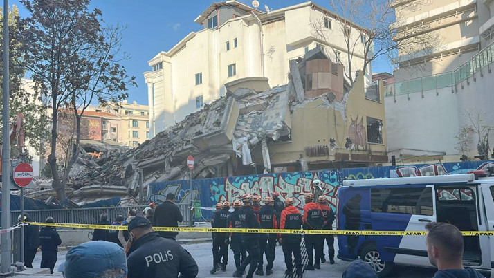 Ankara Çankaya'da kontrollü yıkım esnasında bina çöktü