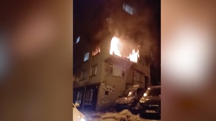 Kağıthane'de 6 katlı binada şiddetli patlama oldu ardından yangın çıktı