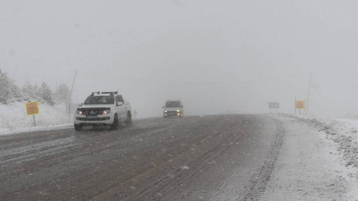 Malatya-Sivas kara yolu kar nedeniyle ulaşıma kapatıldı