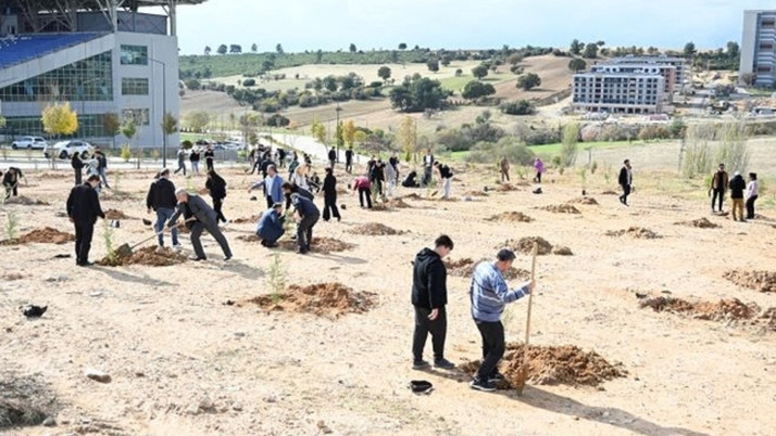 Uşak'ta 6. kattan düşen temizlik işçisi hayatını kaybetti