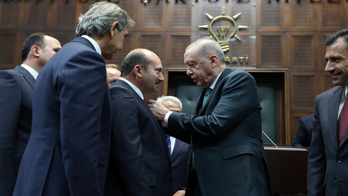 CHP'li ve Yeniden Refah Partili iki belediye AK Parti'ye geçti