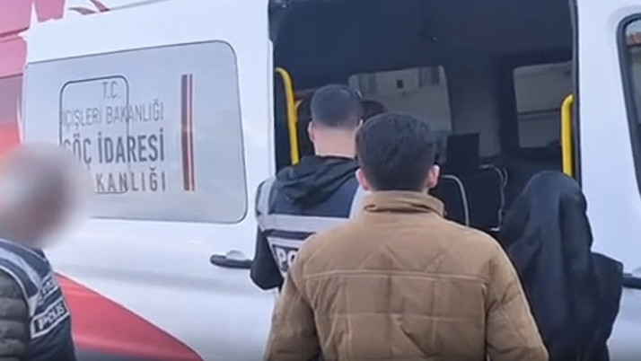 Bakan Yerlikaya duyurdu: 29 göçmen kaçakçılığı organizatörü ile 687 düzensiz göçmen yakalandı