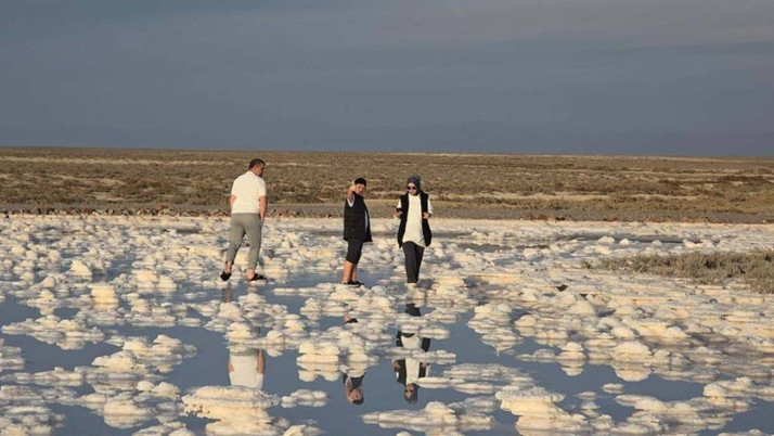 Tuz Gölü’nde sular çekildi, ortaya ilginç tuz şekilleri çıktı