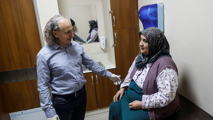 Ameliyattan korkan kadının vücudundan çıkan şey hayrete düşürdü! "21 yıldır böylesini görmedim"