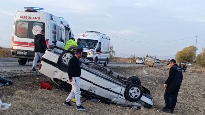 Konya'da şarampole devrilen otomobildeki 5 kişi yaralandı