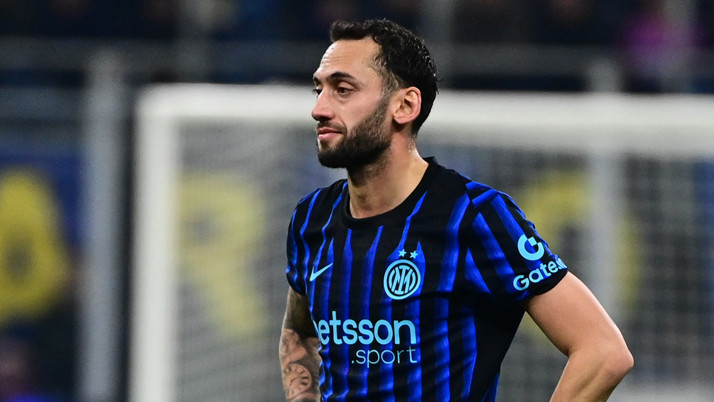 Hakan Çalhanoğlu penaltı kaçırdı Inter, Milan'a yenildi