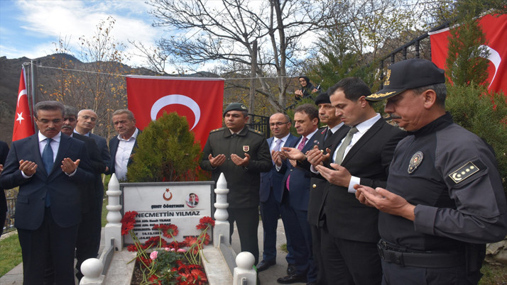 Şehit öğretmen Necmettin Yılmaz kabri başında anıldı