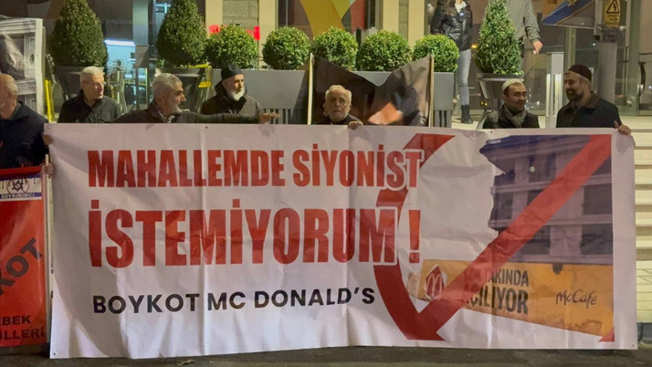 Üsküdar'da mahalle sakinlerinin McDonald's protestosu devam ediyor
