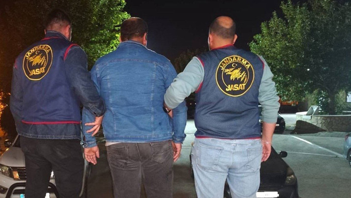 Ehliyet sınavına kopya düzeneğiyle girdi, yakalandı