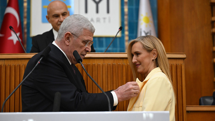 Eski Memleket Partisi Sözcüsü İpek Özkal Sayan, İYİ Parti'ye katıldı