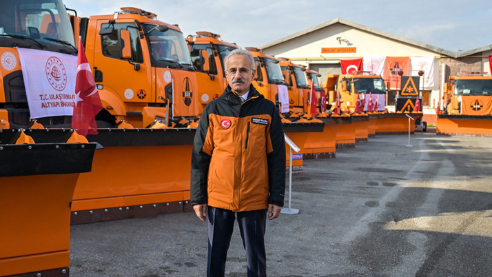 Bakan Uraloğlu açıkladı: Karayollarına 663 makine ve ekipman kazandırıldı
