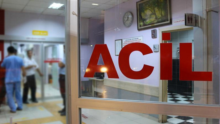 Zehirlenme şüphesiyle hastaneye kaldırılan üç kardeşten biri hayatını kaybetti