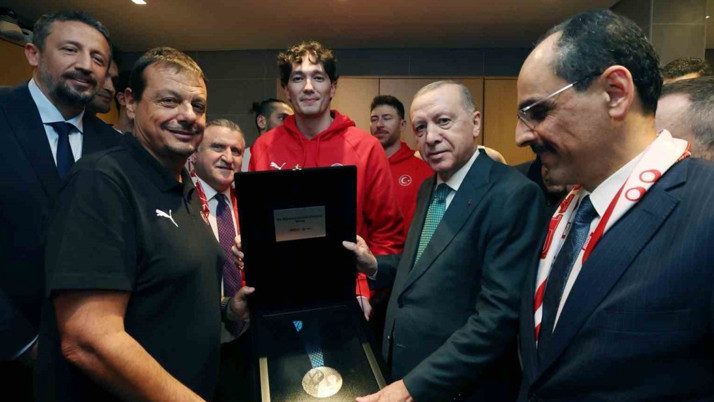 Erdoğan, A Milli Erkek Basketbol Takımı'nı tebrik etti