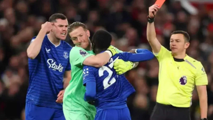 Takım arkadaşına tokat atan futbolcuya ağır fatura