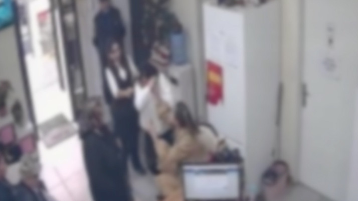 Fakirlik belgesi alamadığı için çıldırdı! Muhtara saldırdı