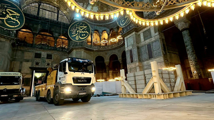 Ayasofya Bilim Kurulu'ndan vinç eleştirilerine yanıt: Notre Dame'de de kullanıldı