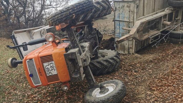 Sinop Boyobat'ta traktör devrildi Altında kalan kadın öldü