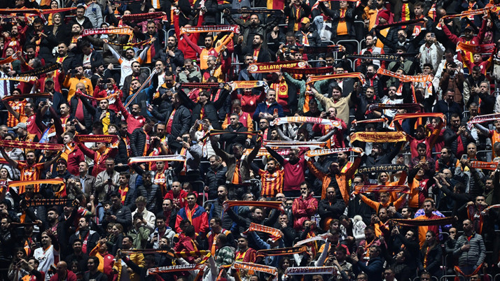 Galatasaray taraftarları derbi için Kadıköy'e hareket etti